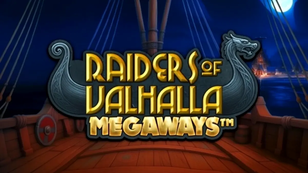 Pemandangan medan perang mitologi Nordik dengan simbol Viking dan kilat di Raiders of Valhalla Megaways